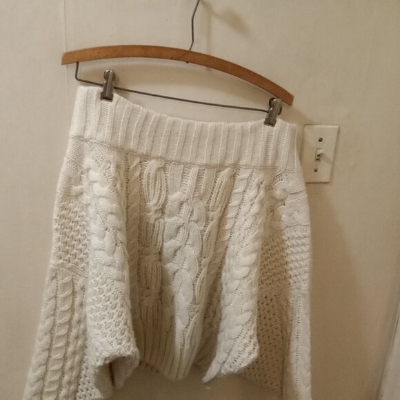 By Anthropologie Sz S beige Cable knit Sweater boxy Fit slightly cropped - Picture 3 of 5